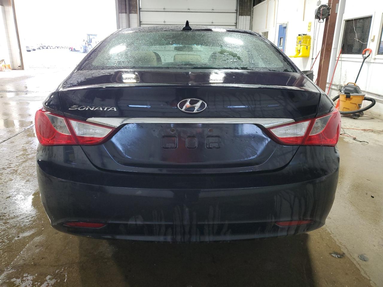 2011 Hyundai Sonata - Image 6