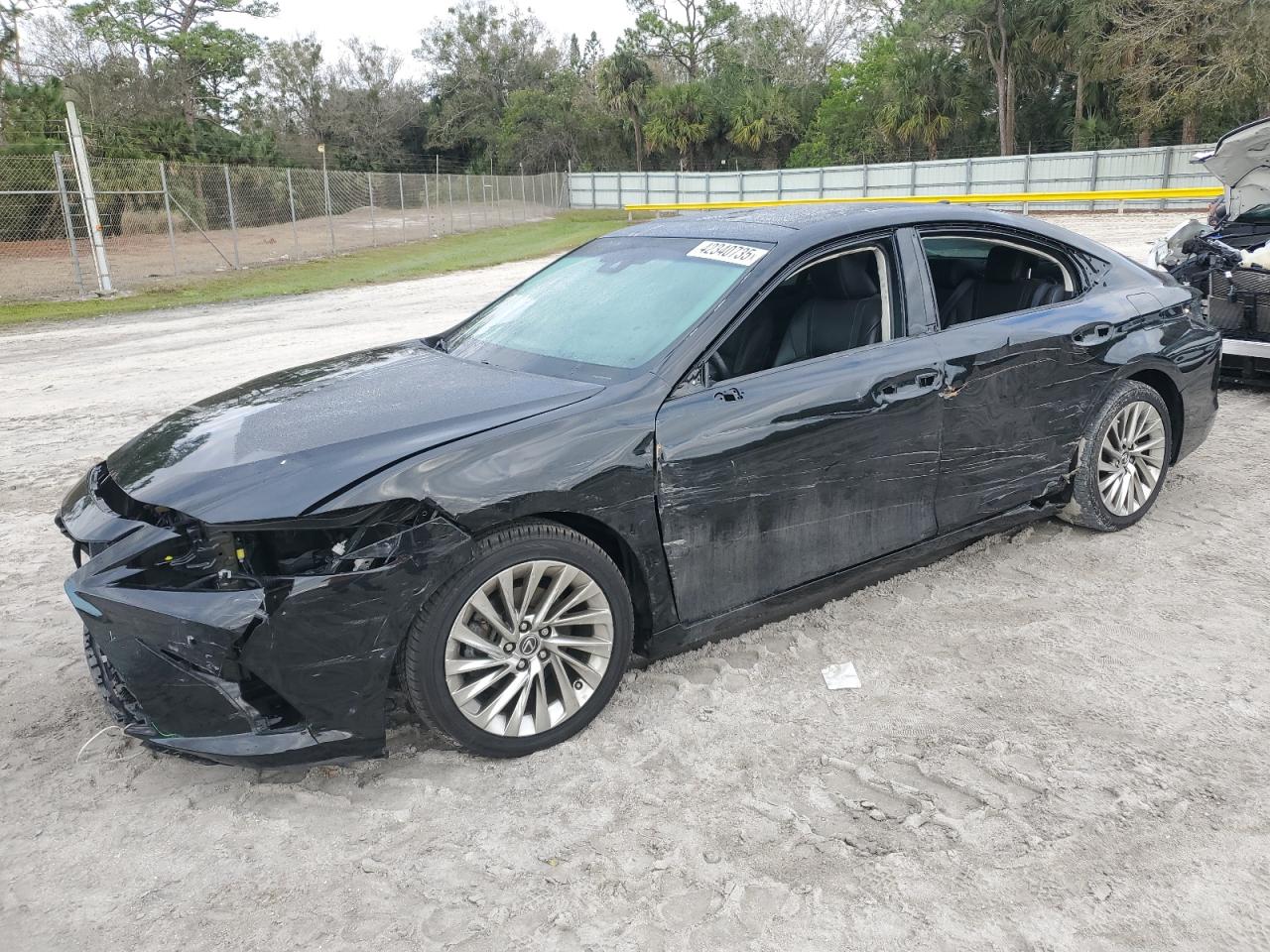 2019 Lexus ES - Image 1