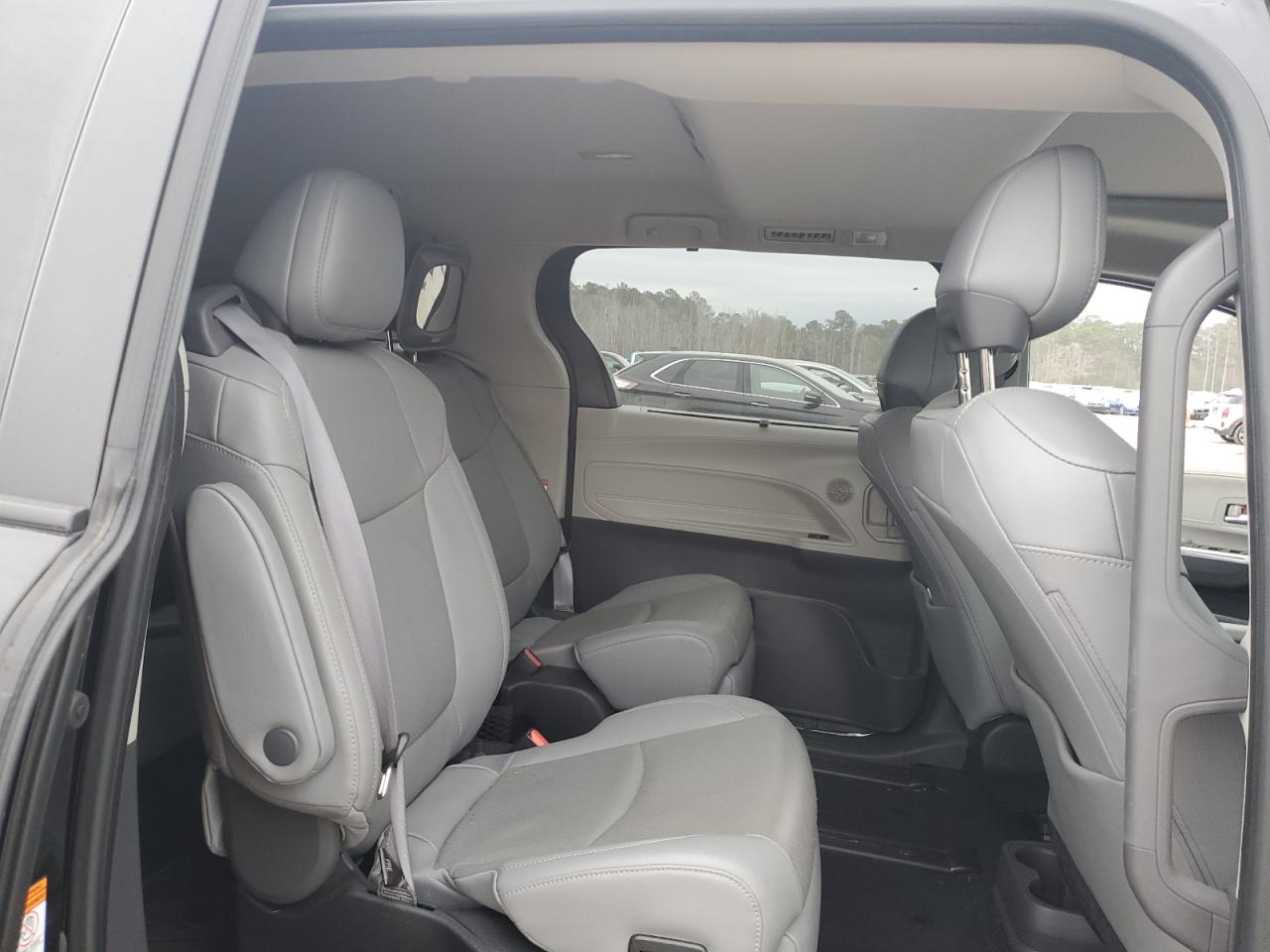 2022 Toyota Sienna - Image 11