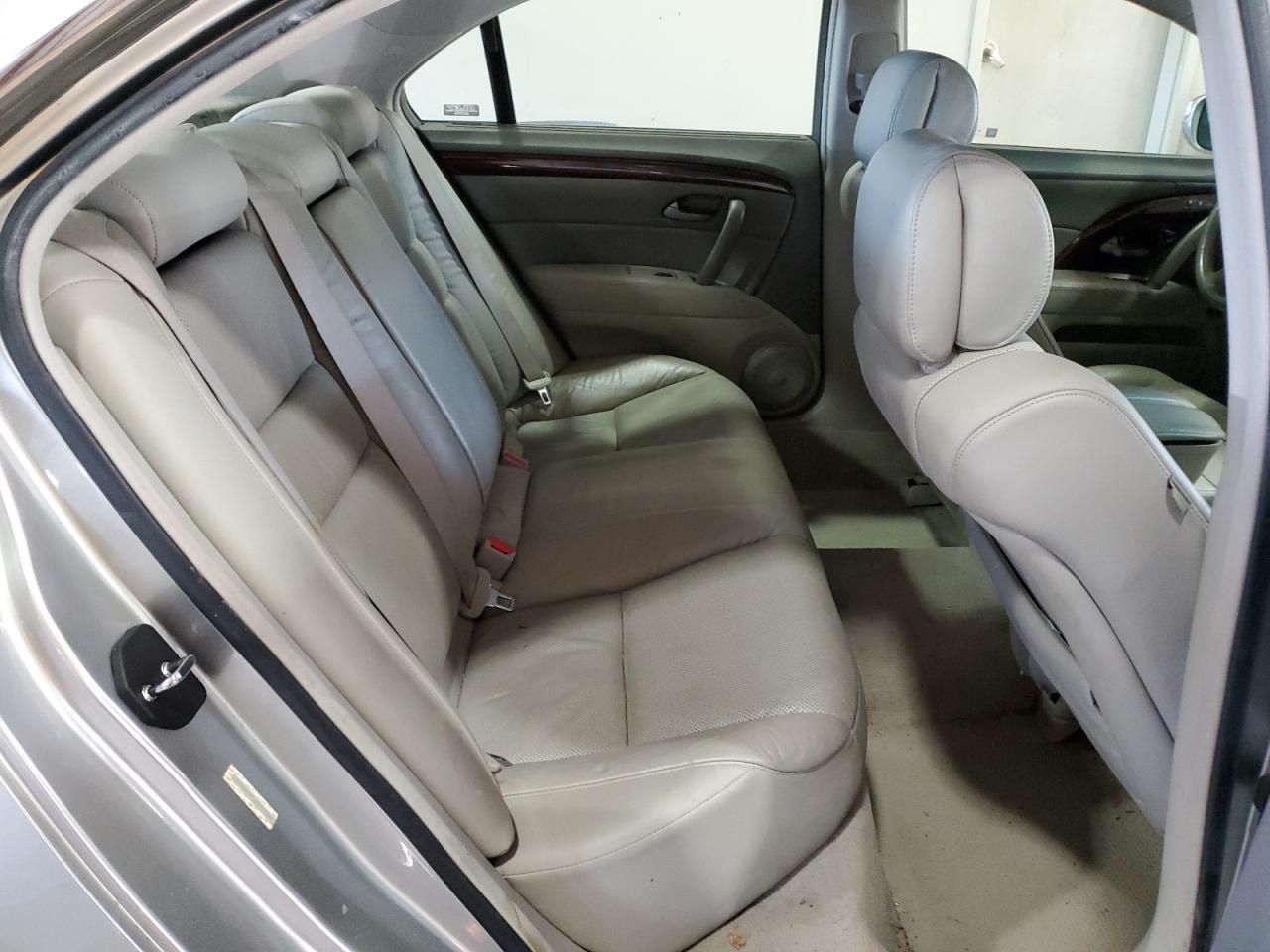 2008 Acura RL - Image 10