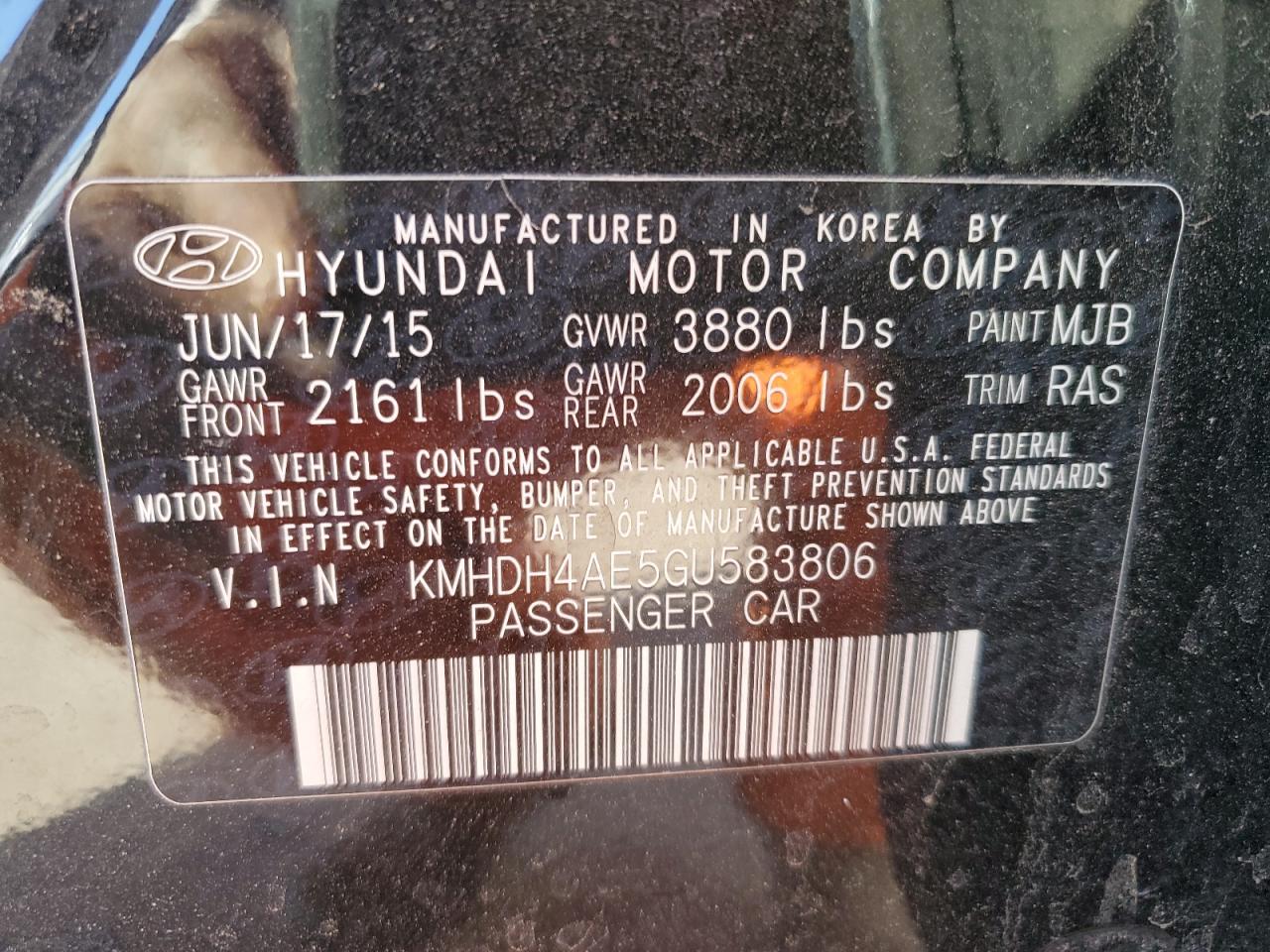 2016 Hyundai Elantra - Image 13