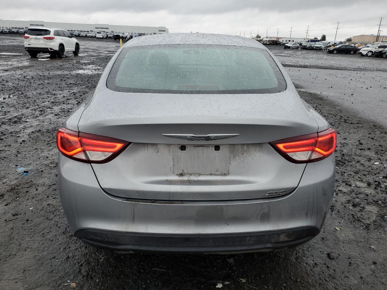 2016 Chrysler 200 - Image 6