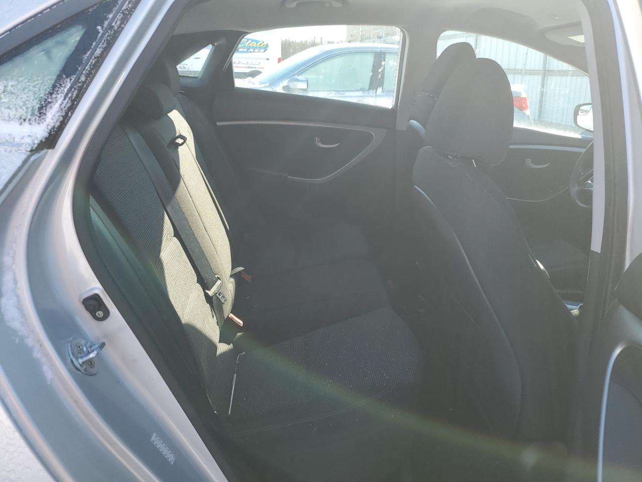 2017 Hyundai Elantra - Image 10