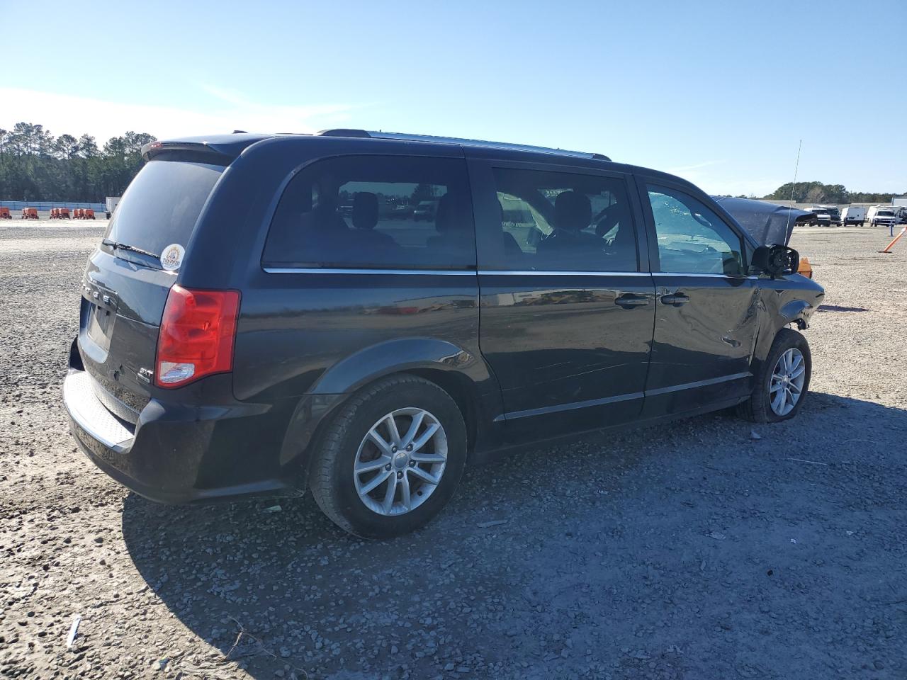 2019 Dodge Caravan - Image 3
