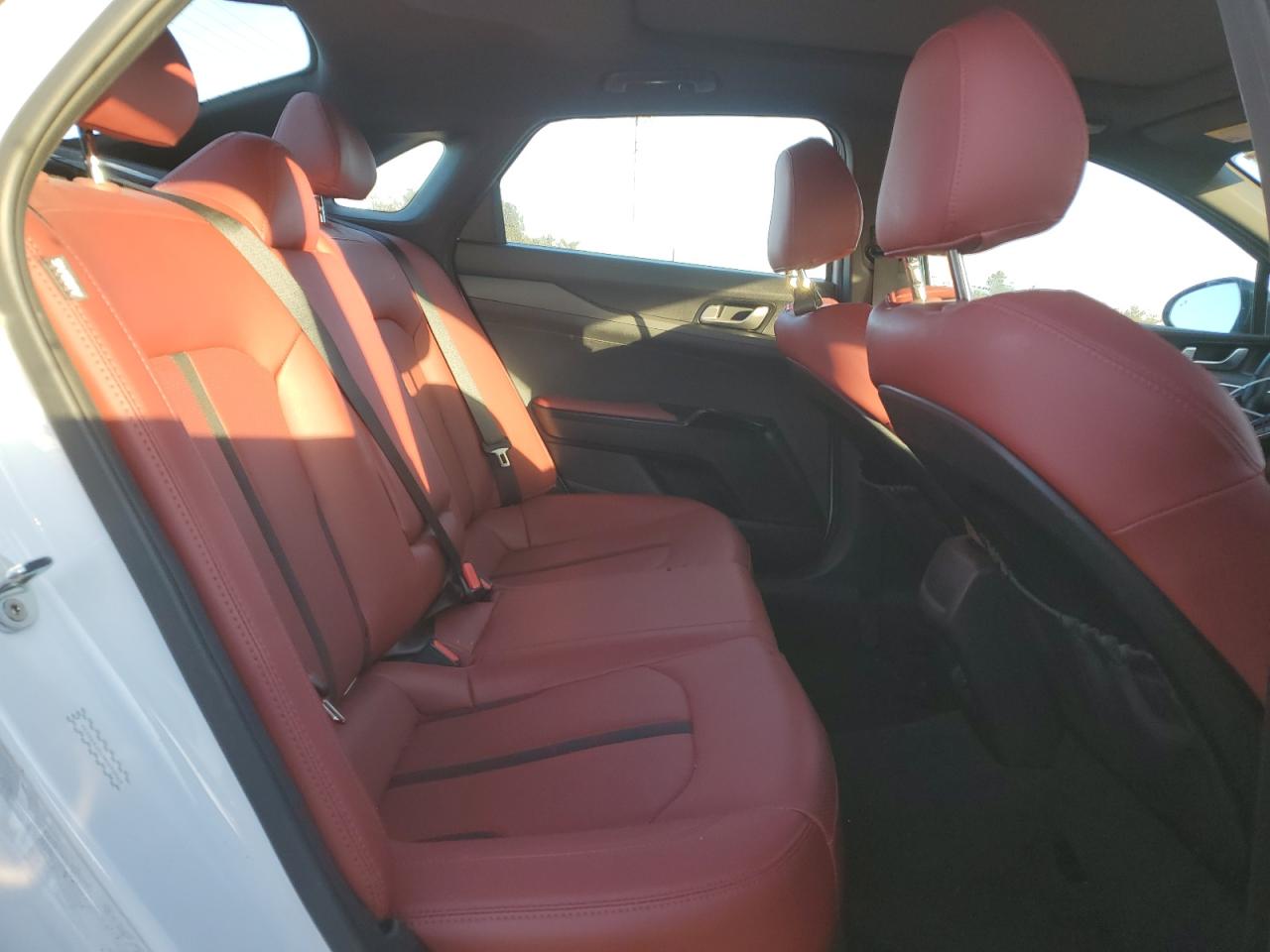 2022 Kia K5 - Image 10