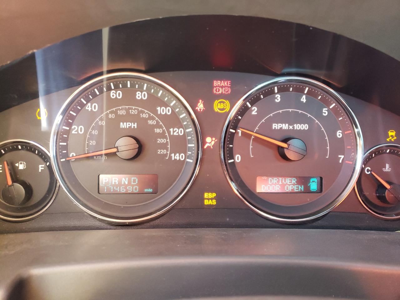 2006 Jeep Commander - Image 9