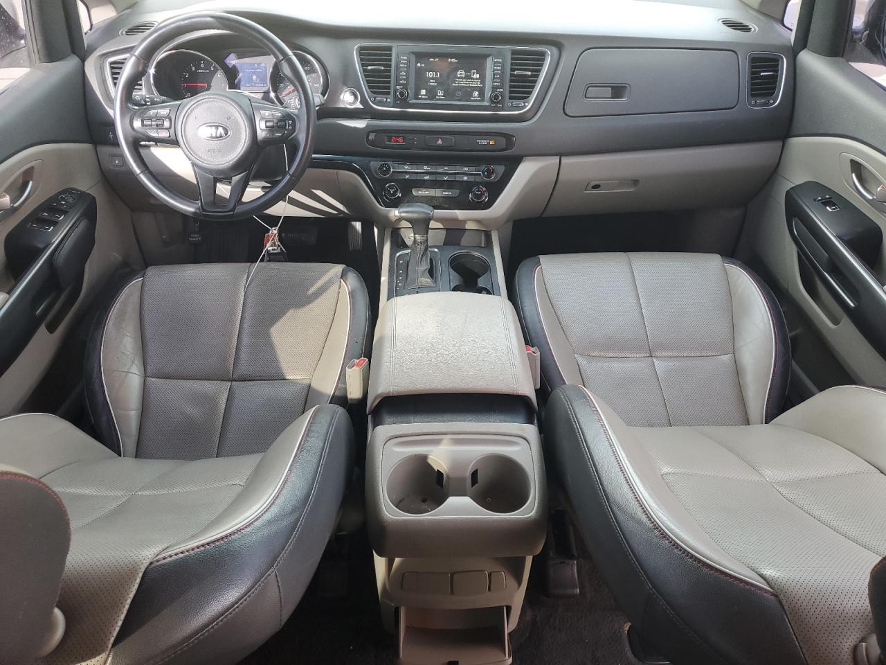 2017 Kia Sedona - Image 8