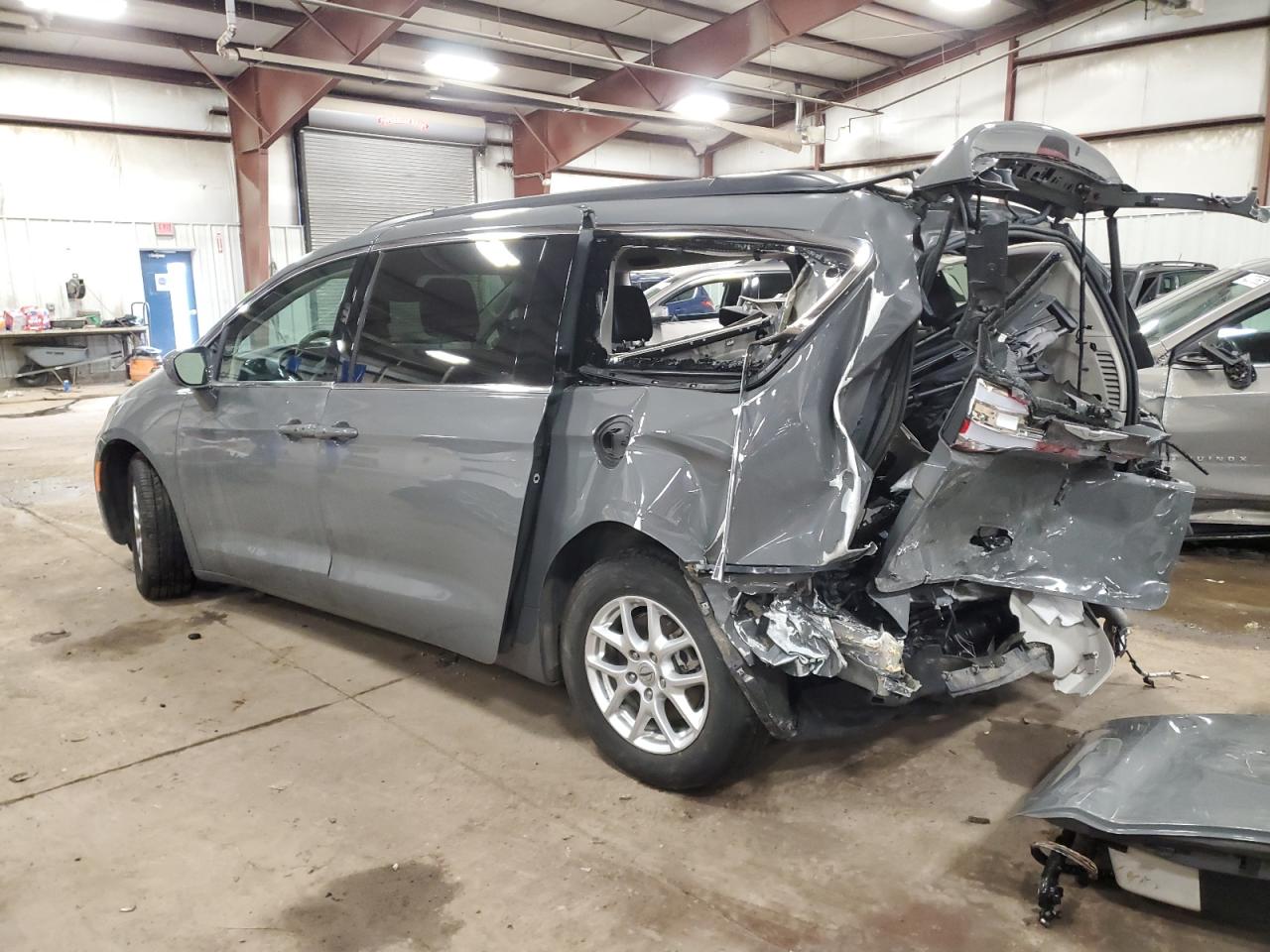 2022 Chrysler Pacifica - Image 2