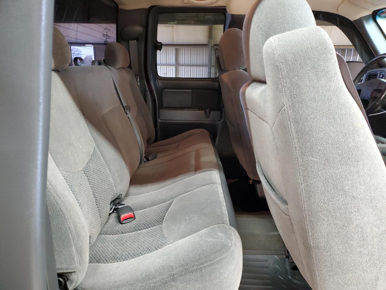 2006 Chevrolet Silverado - Image 10