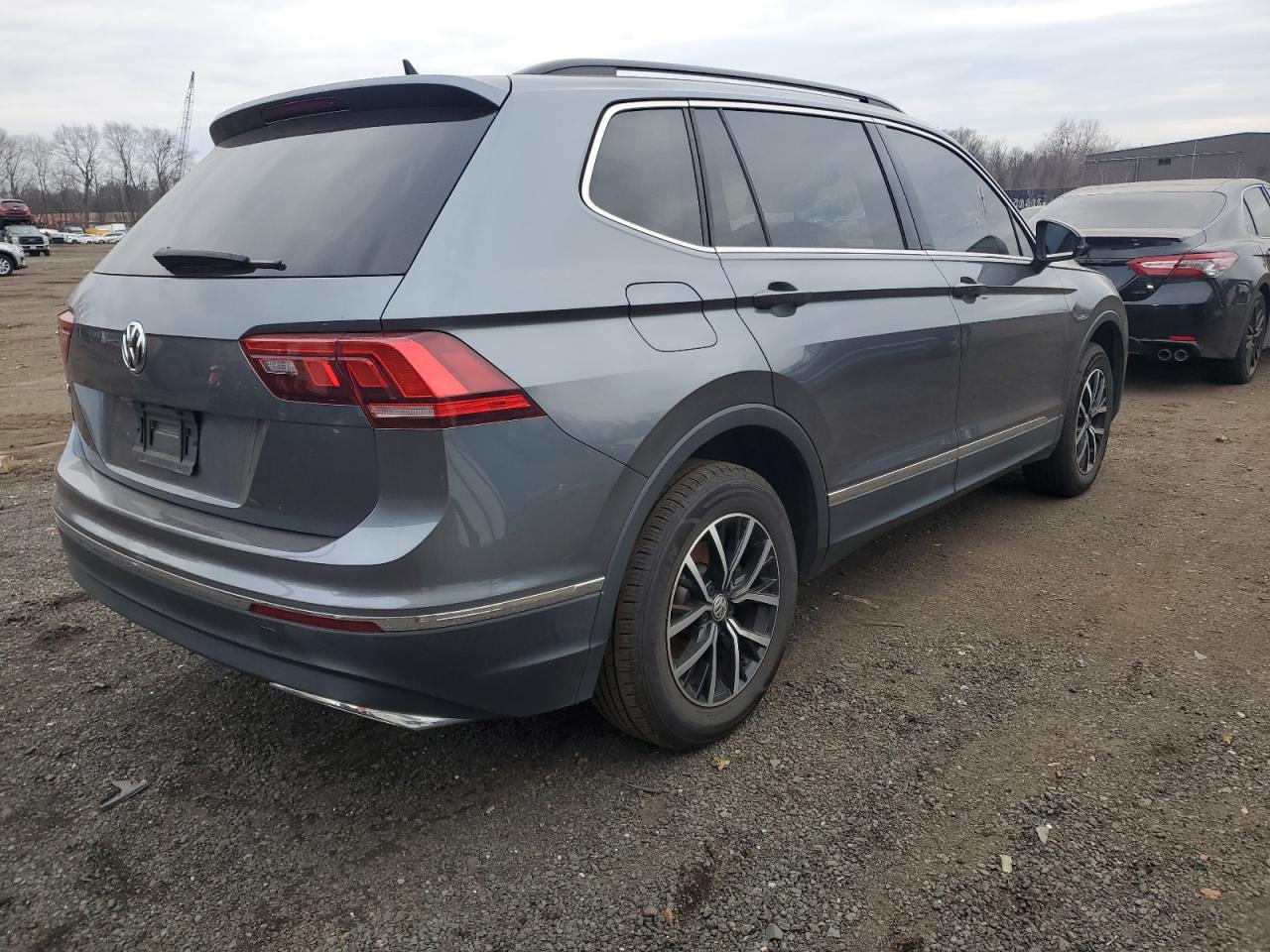 2021 Volkswagen Tiguan - Image 3