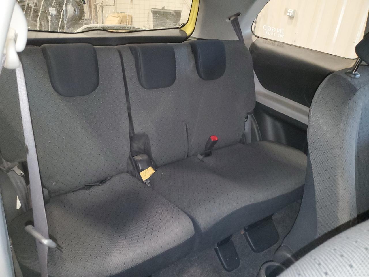 2010 Toyota Yaris - Image 10
