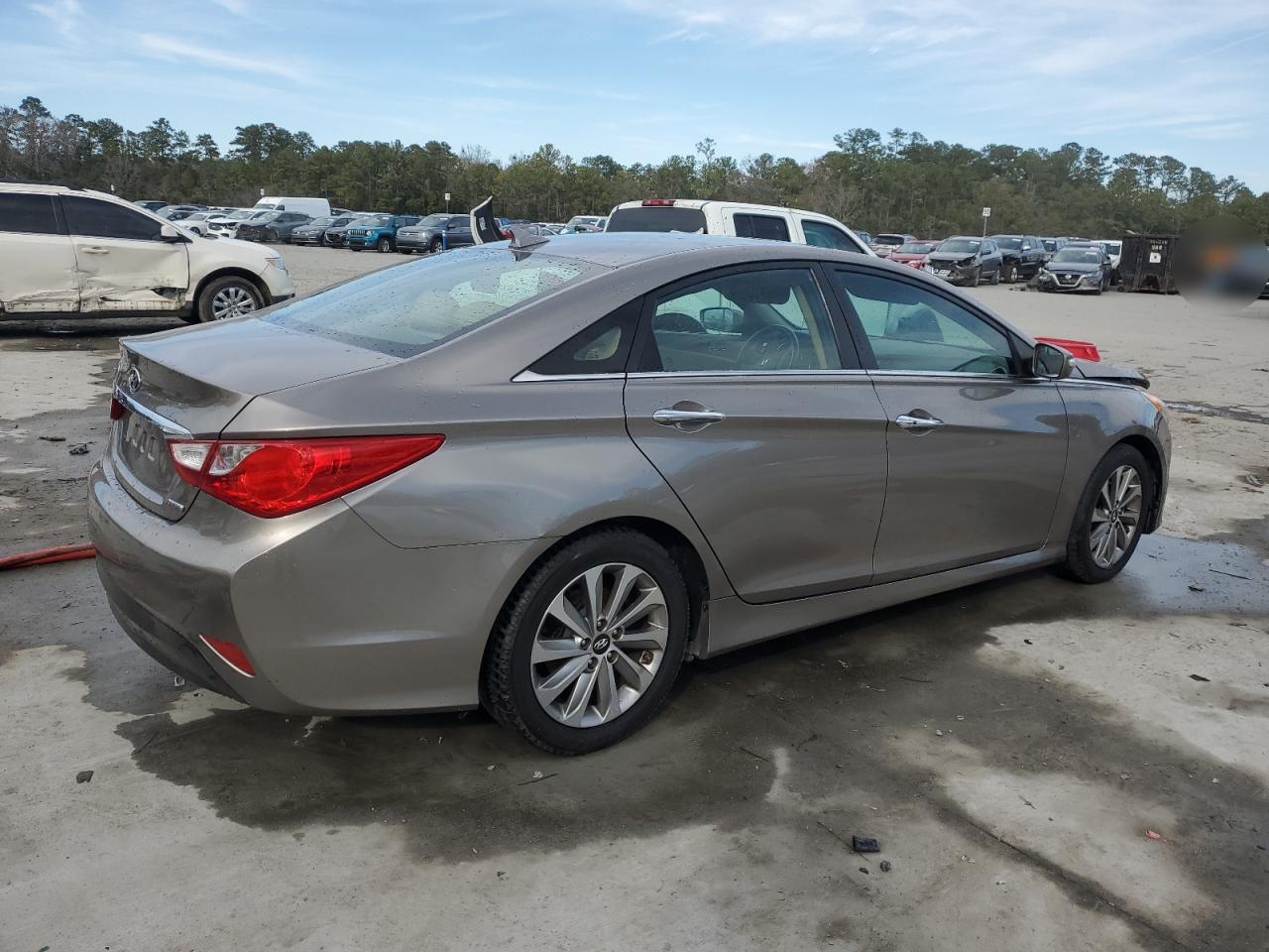 2014 Hyundai Sonata - Image 3