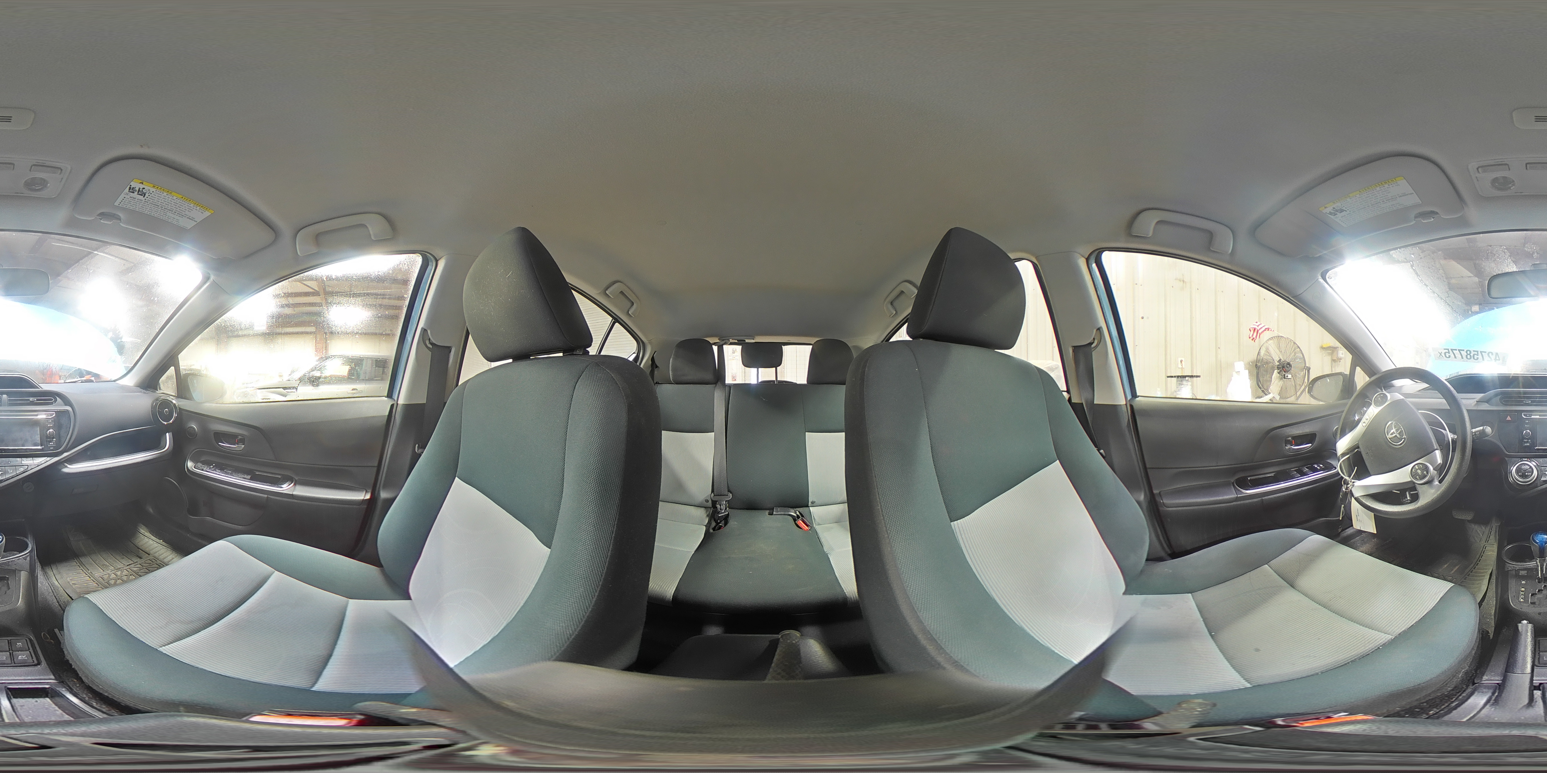 2015 Toyota Prius - Image 15
