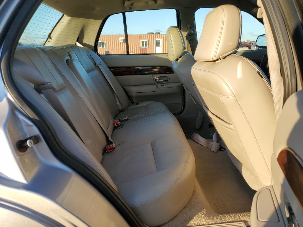 2010 Mercury Grand Marquis - Image 10