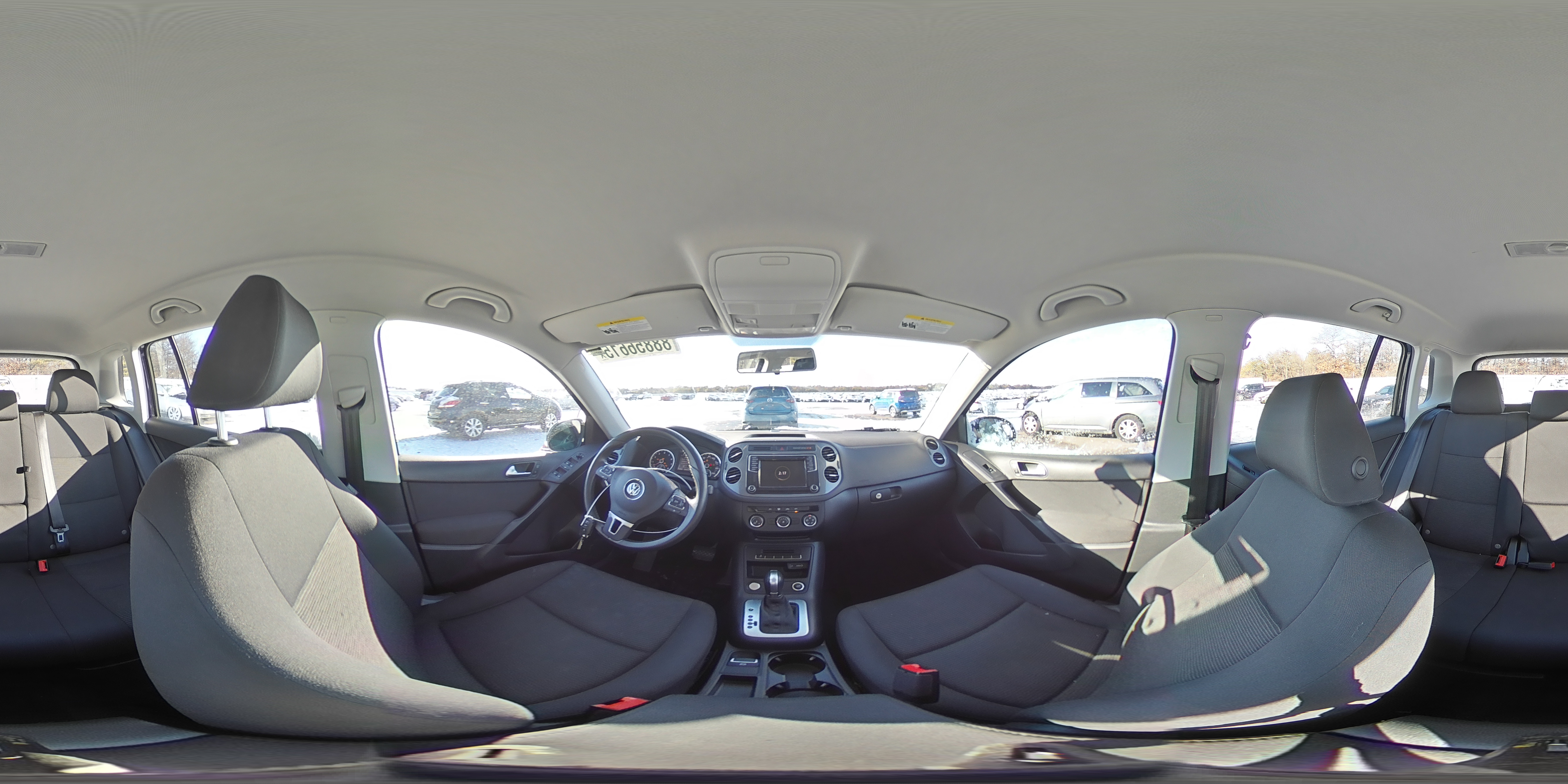 2017 Volkswagen Tiguan - Image 14