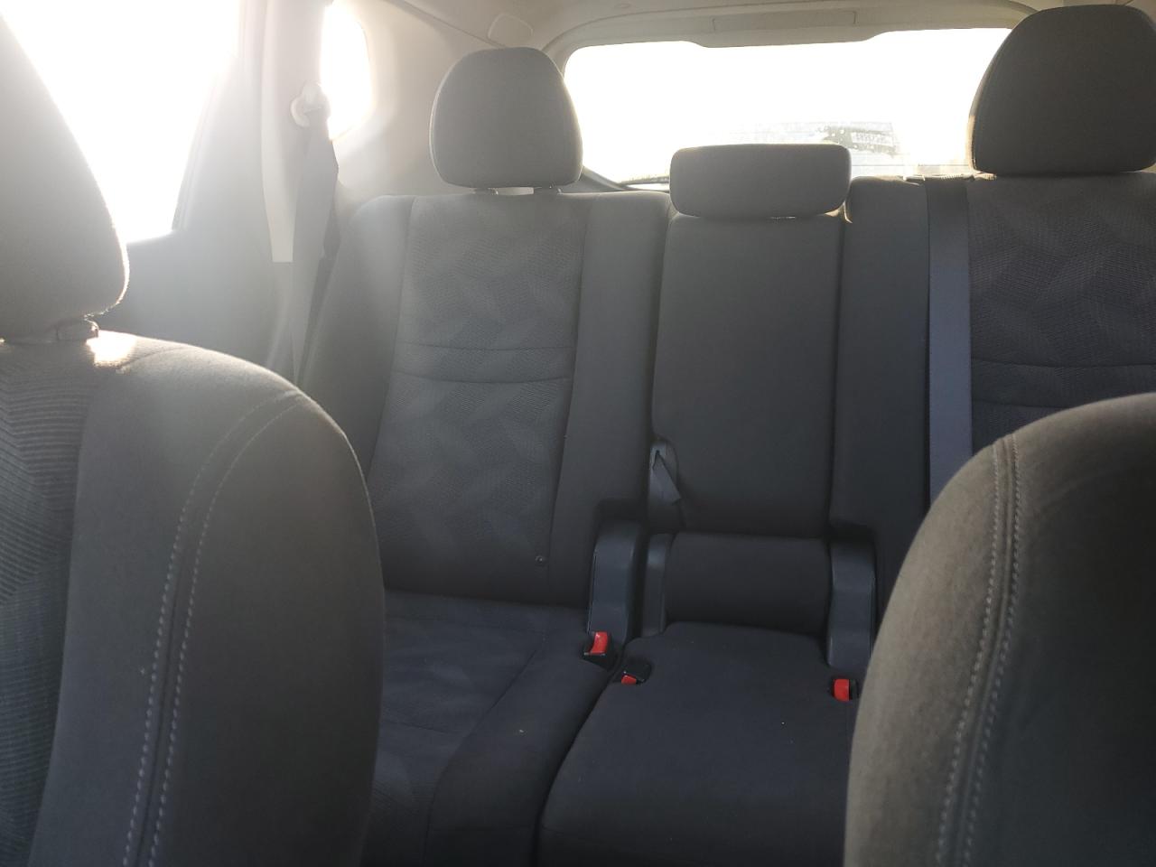 2015 Nissan Rogue - Image 10