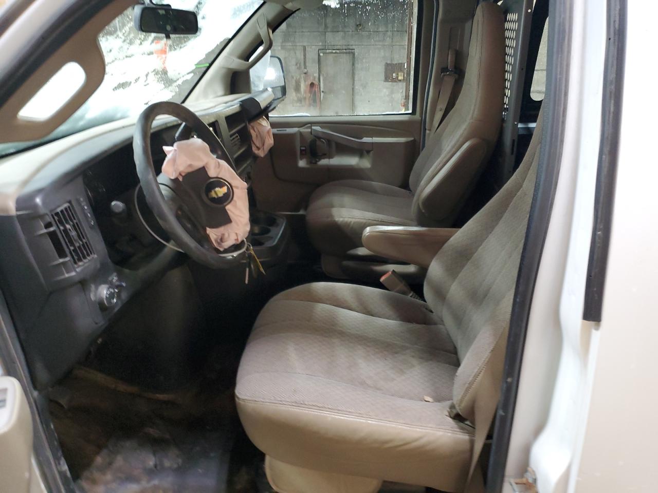 2018 Chevrolet Express - Image 7