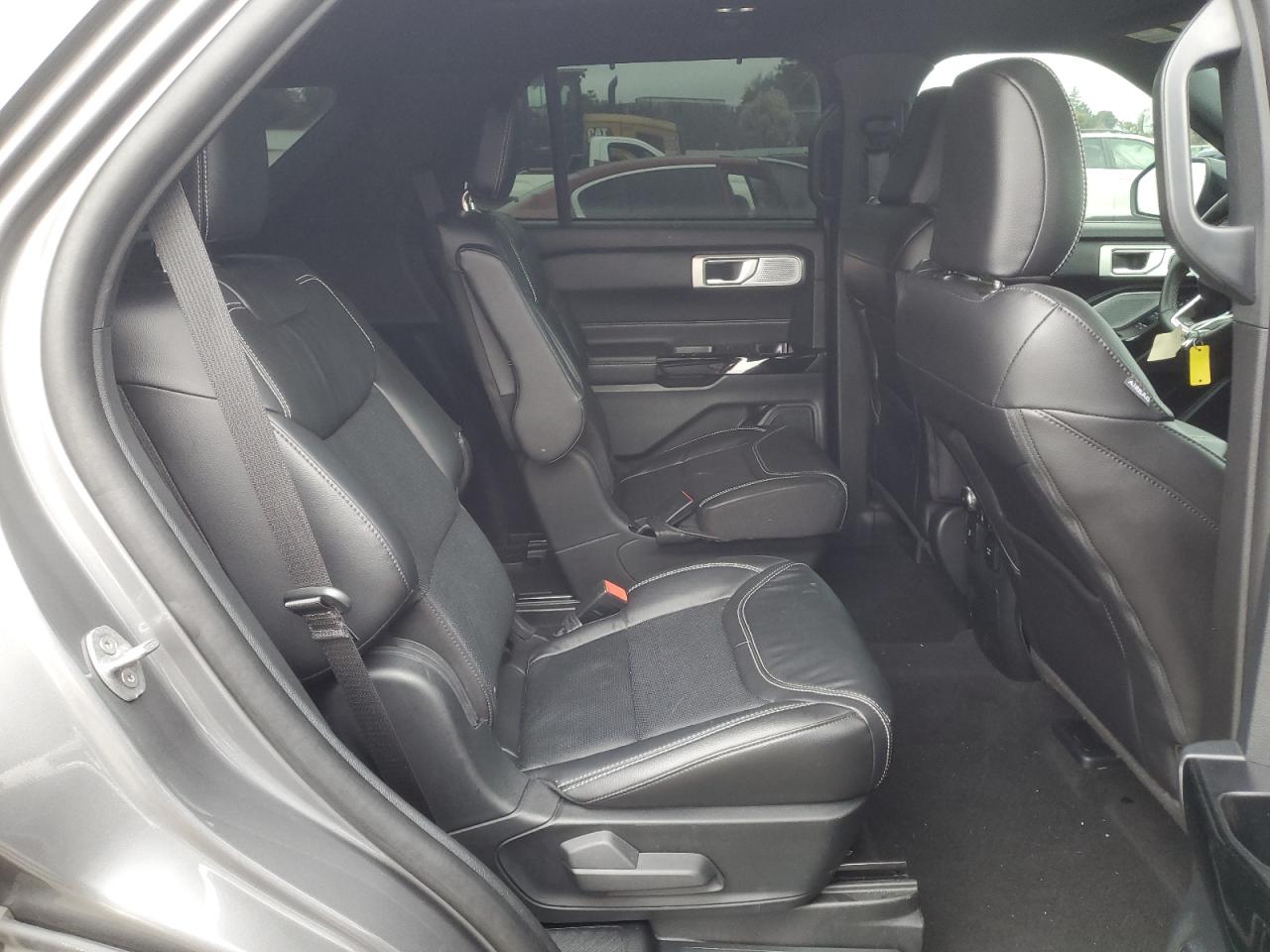 2023 Ford Explorer - Image 11