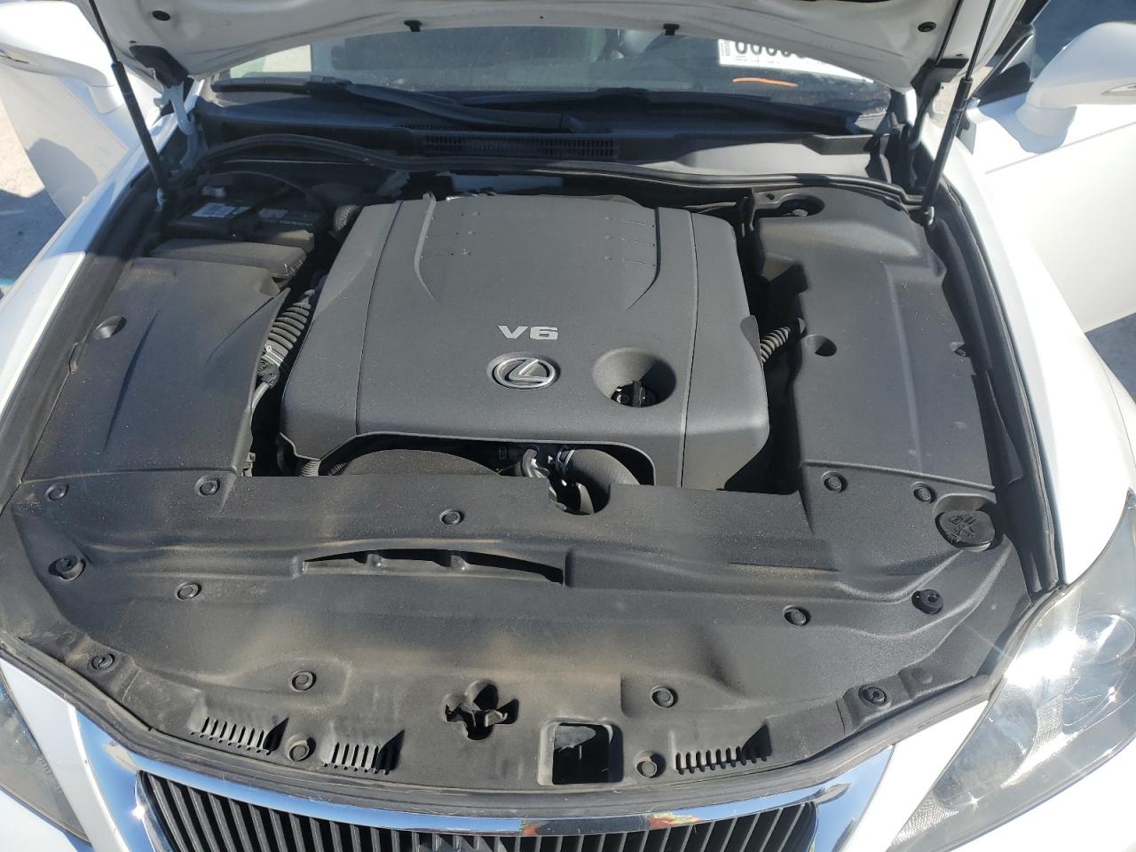 2010 Lexus IS - Image 11