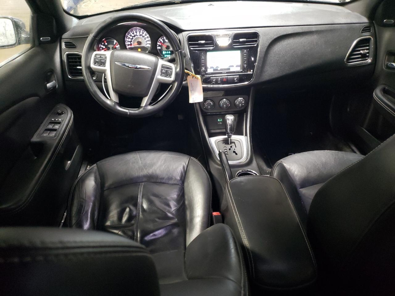 2014 Chrysler 200 - Image 8