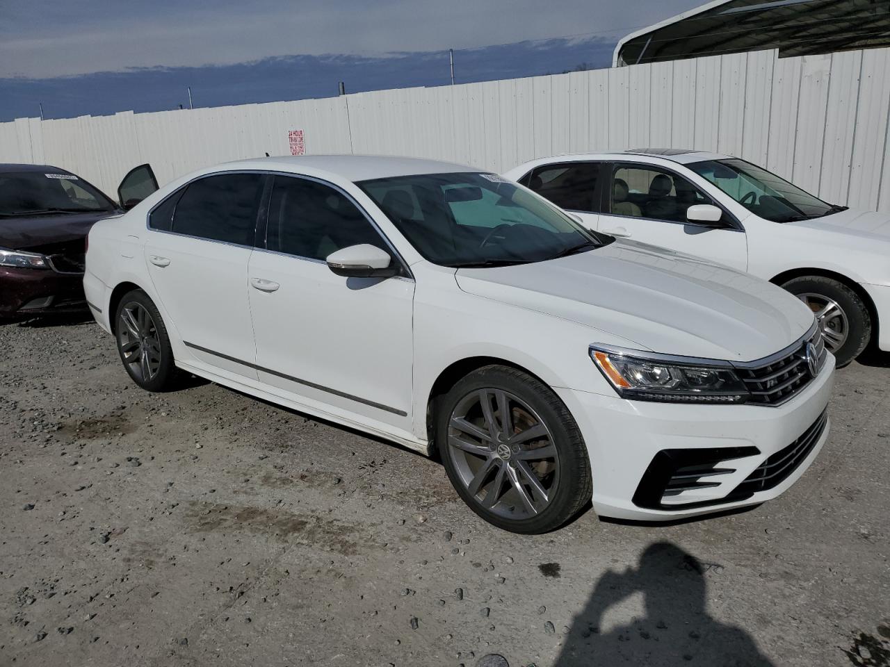 2016 Volkswagen Passat - Image 4