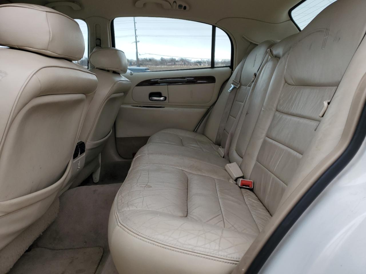 2001 Lincoln Town Car - Image 10