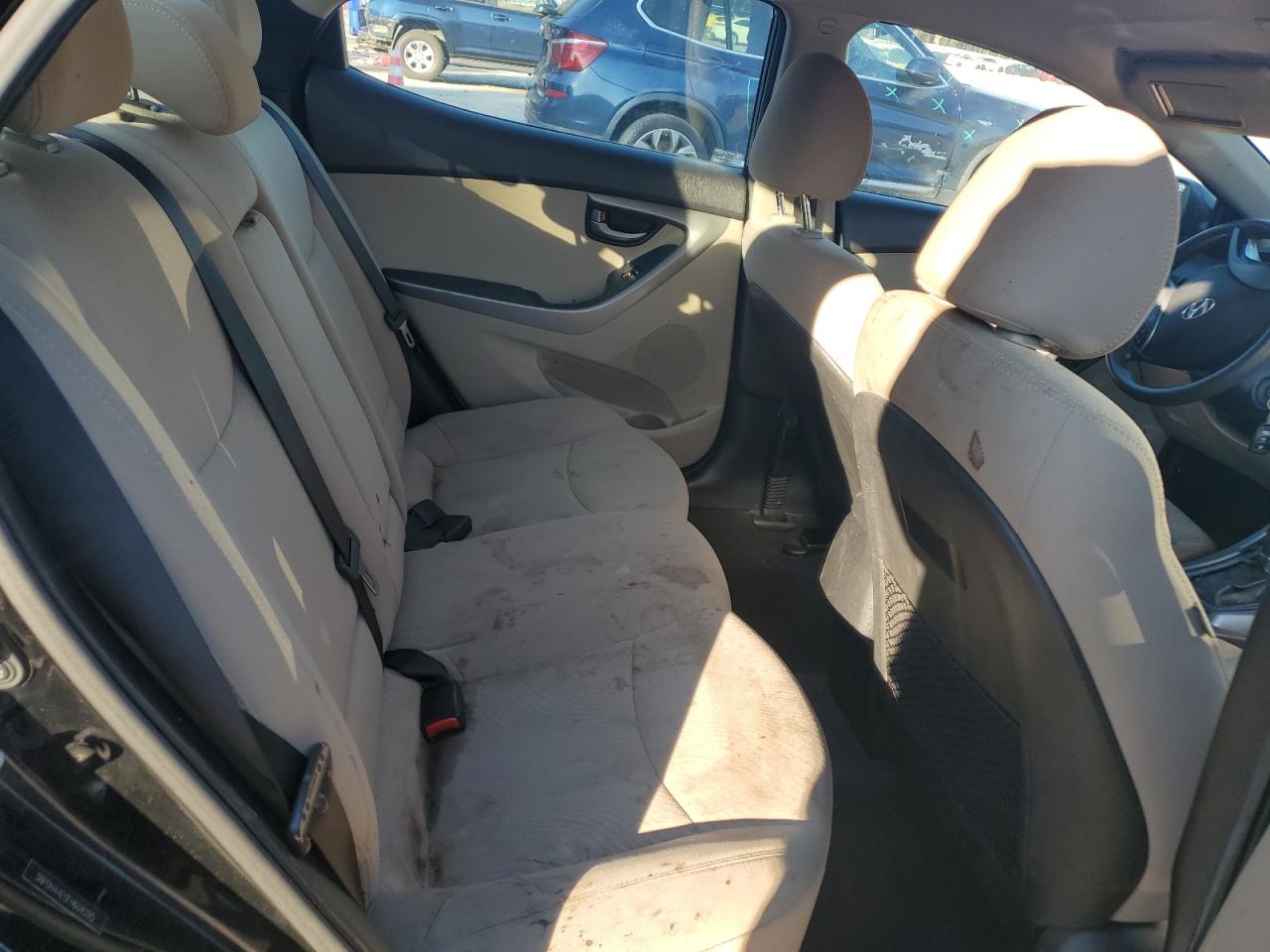 2015 Hyundai Elantra - Image 10
