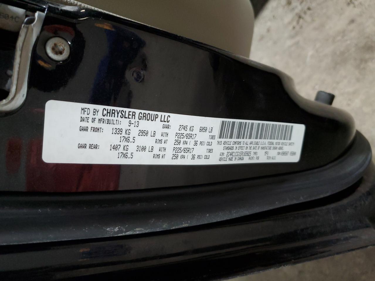 2014 Chrysler Town & Country - Image 15