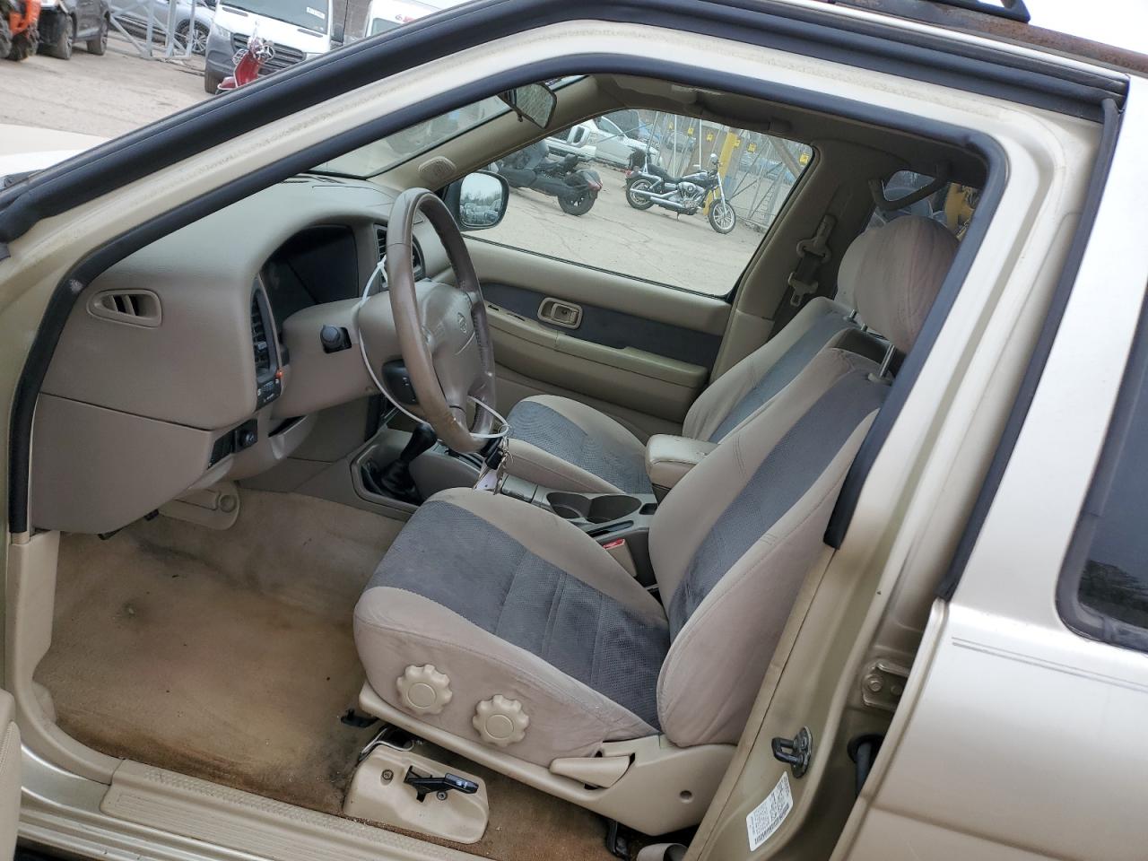 2001 Nissan Pathfinder - Image 7