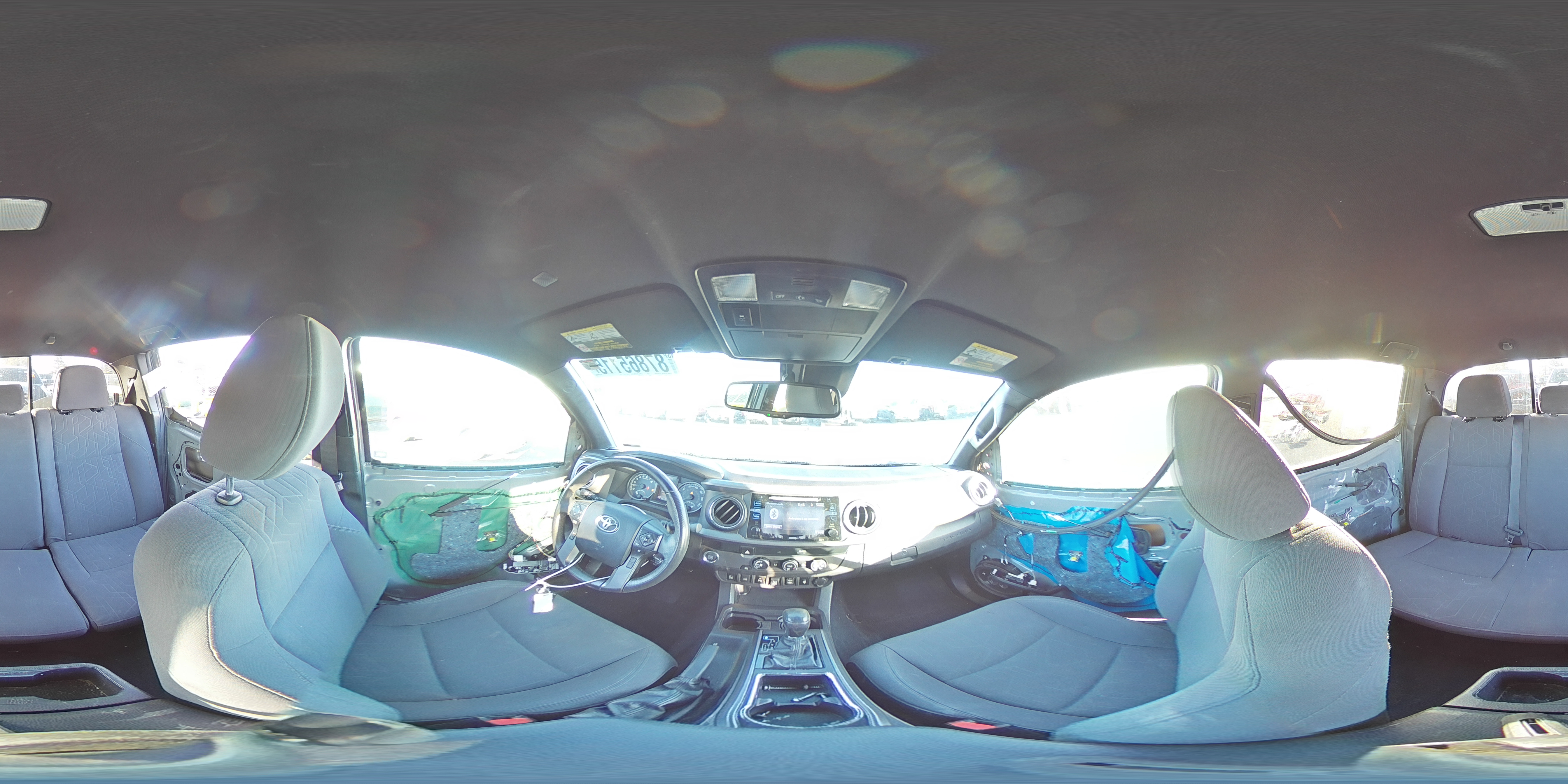2019 Toyota Tacoma - Image 12