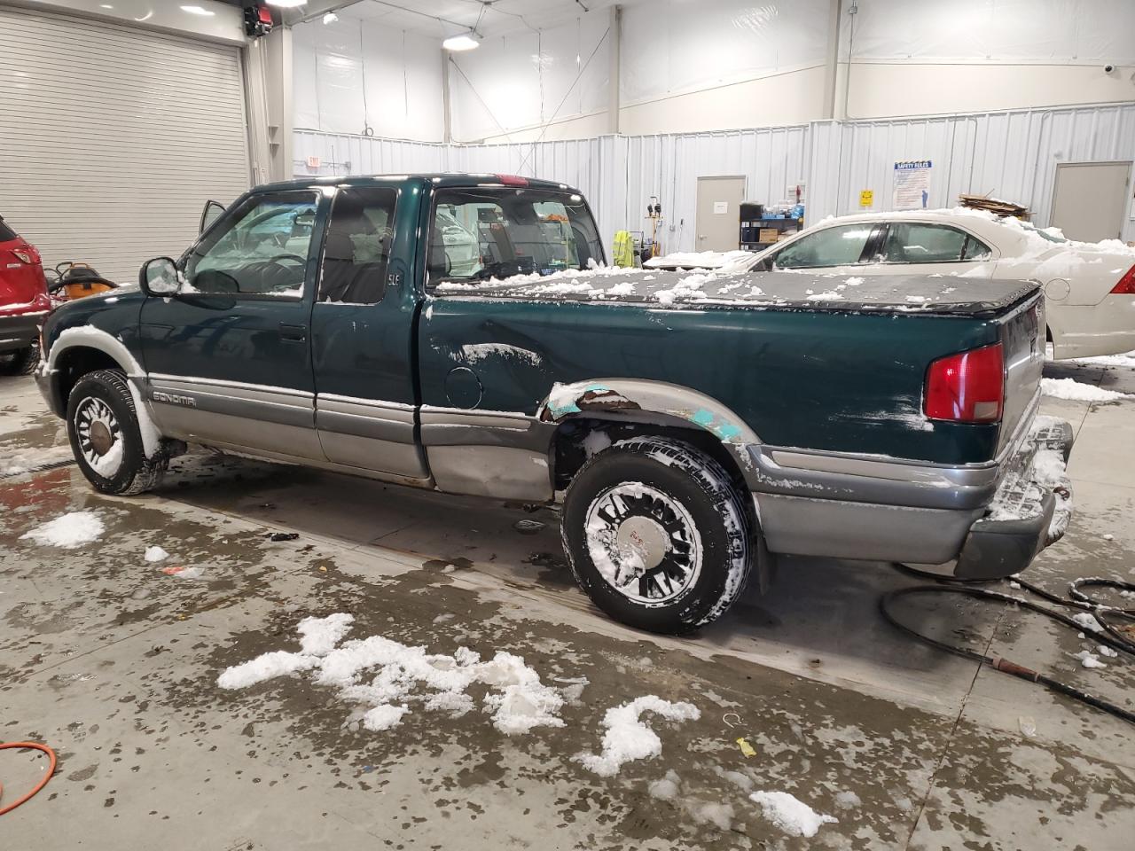 1998 GMC Sonoma - Image 2