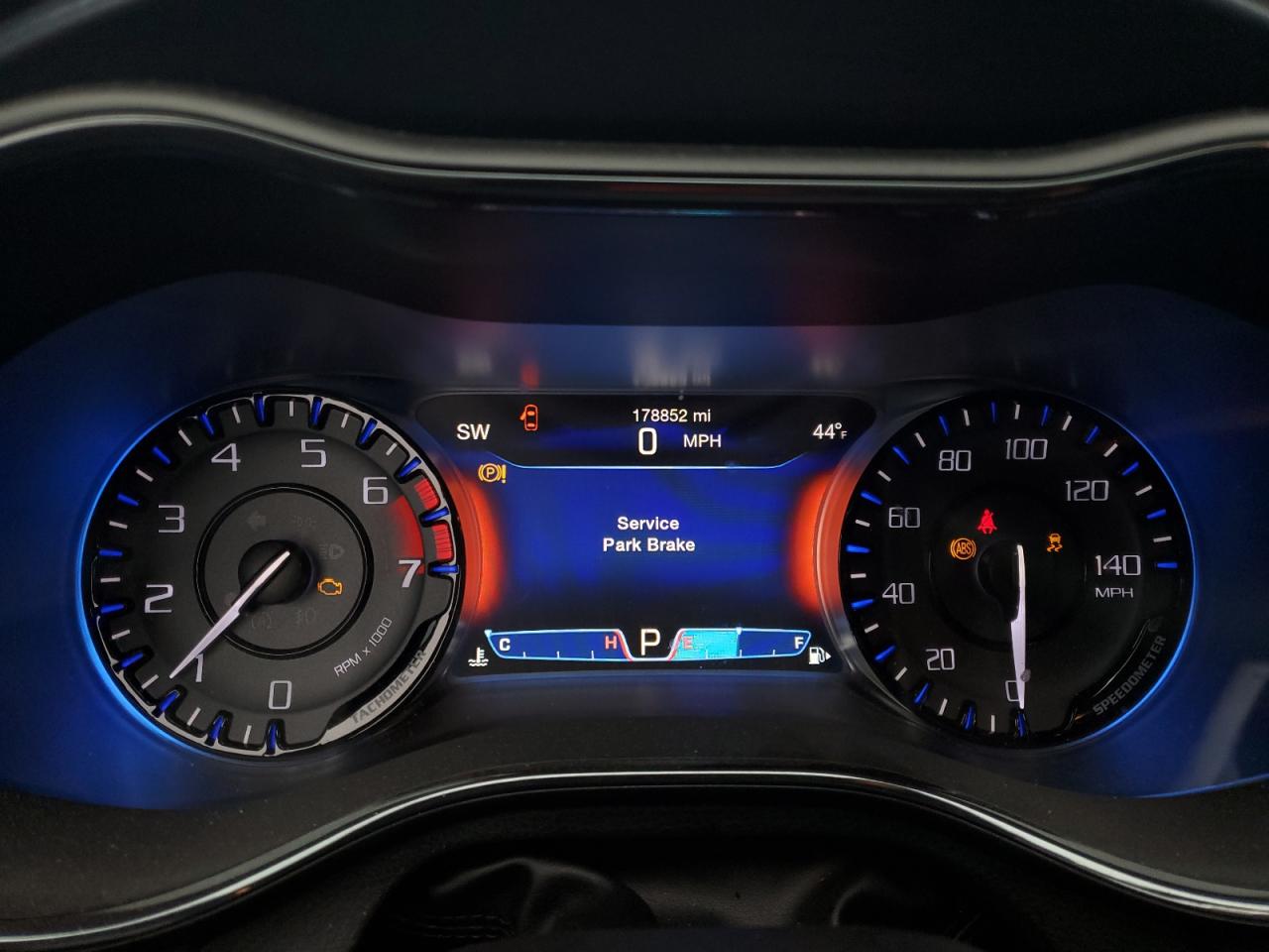 2015 Chrysler 200 - Image 9