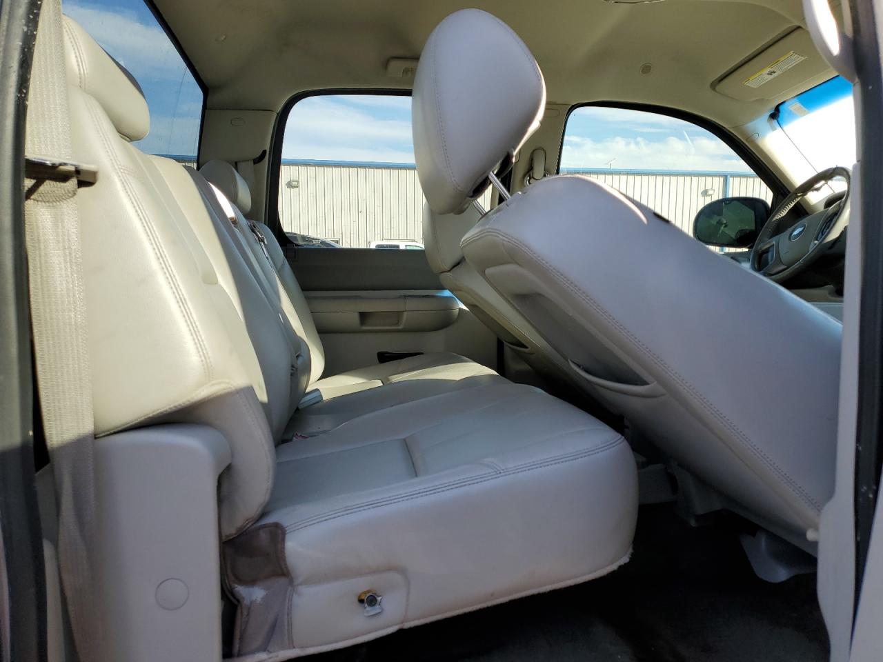 2013 Chevrolet Silverado - Image 10