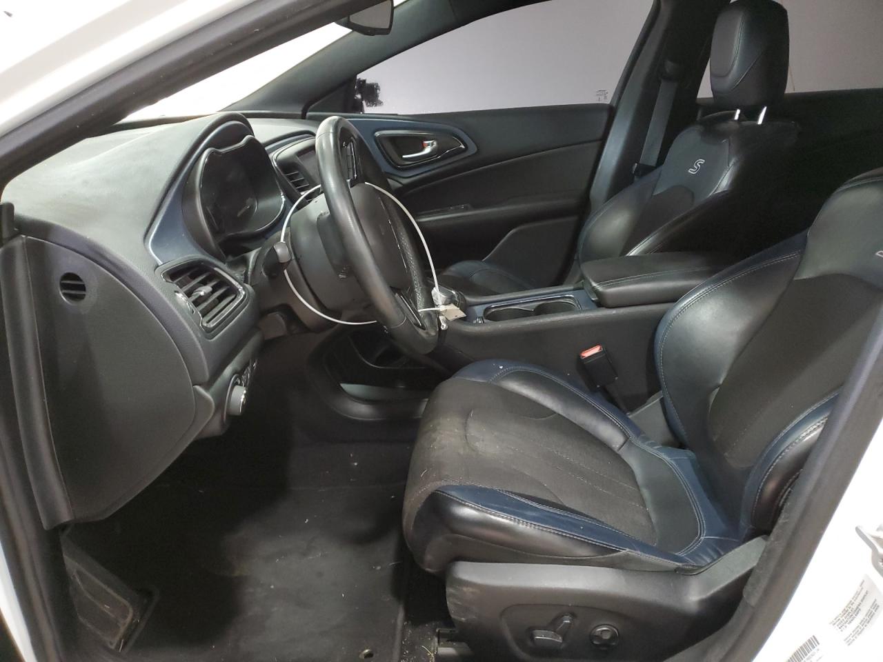 2016 Chrysler 200 - Image 7