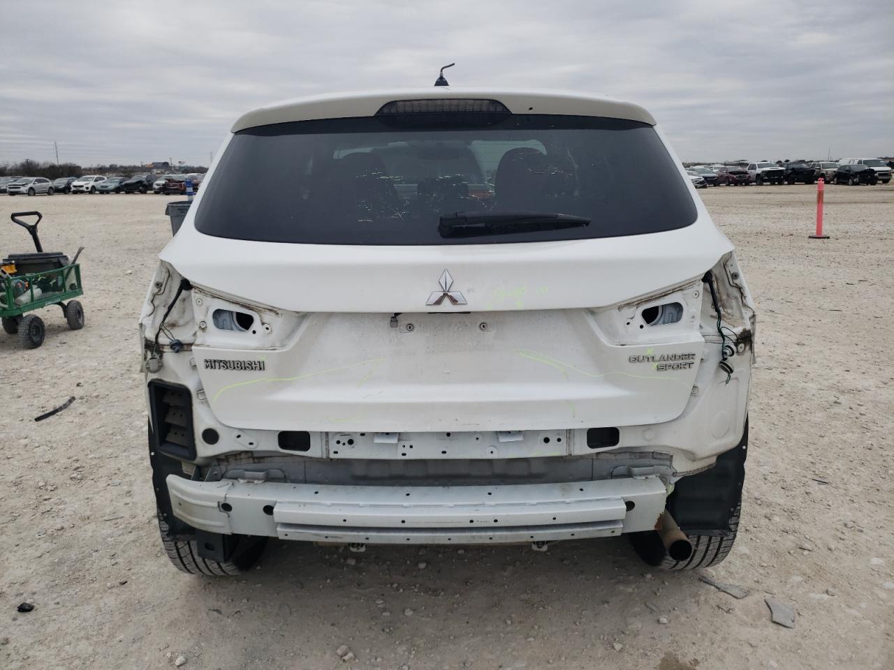 2014 Mitsubishi Outlander - Image 6