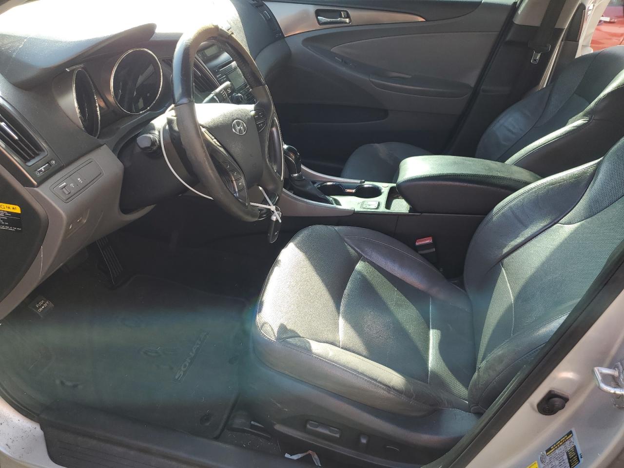 2012 Hyundai Sonata - Image 7