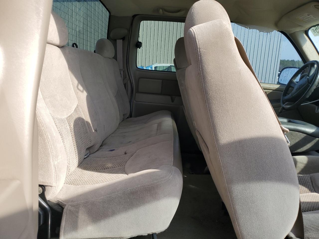 2005 Chevrolet Silverado - Image 10
