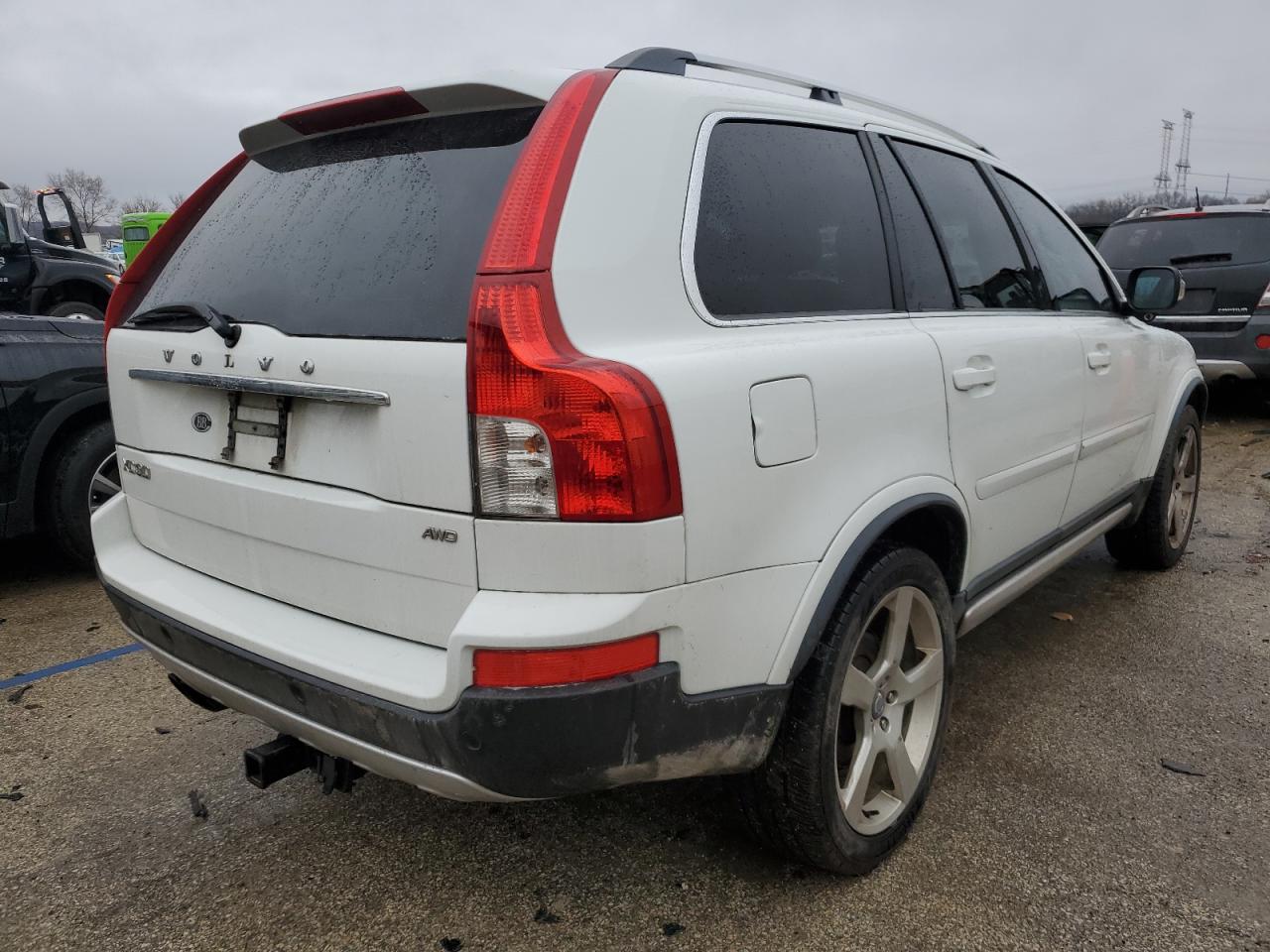 2011 Volvo XC90 - Image 3