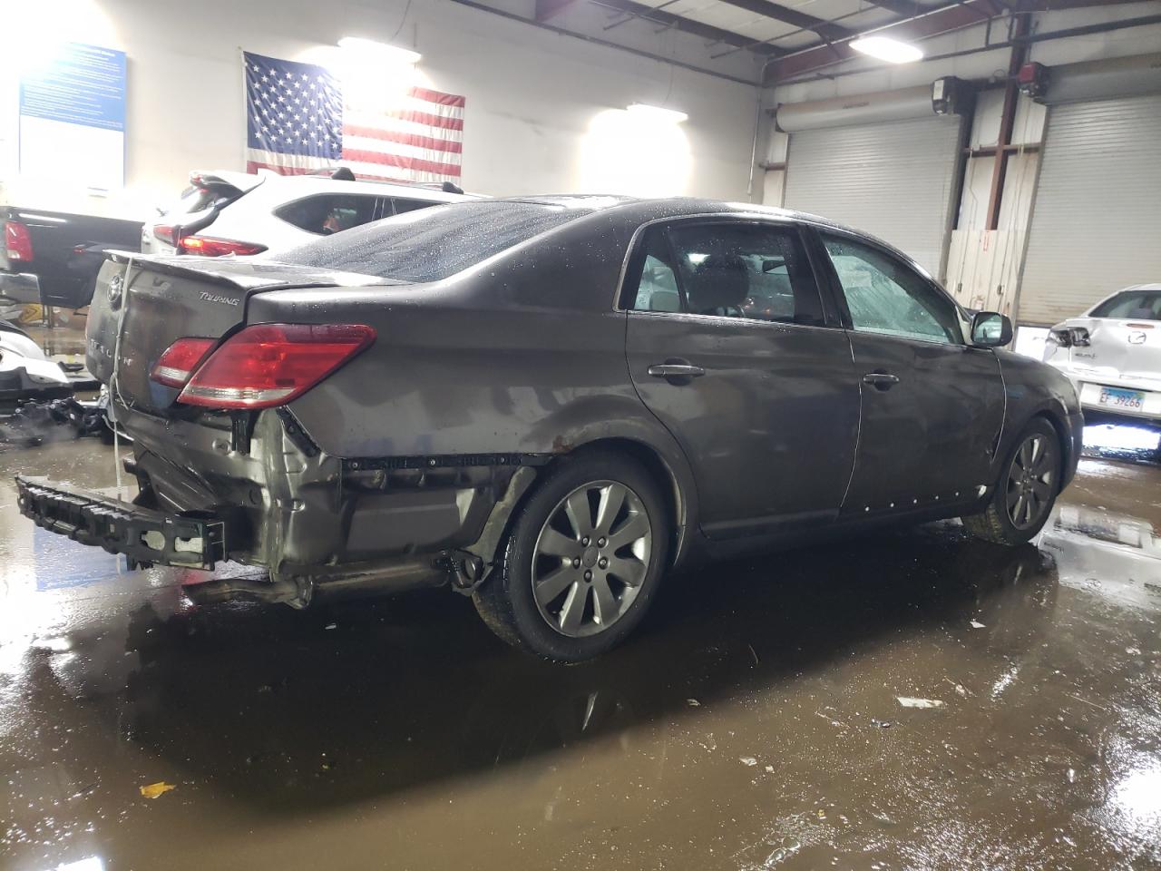 2005 Toyota Avalon - Image 3