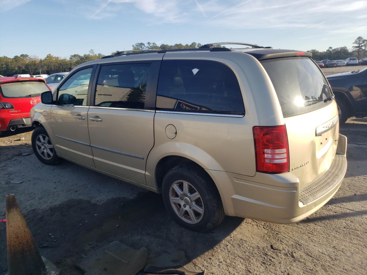 2010 Chrysler Town & Country - Image 2