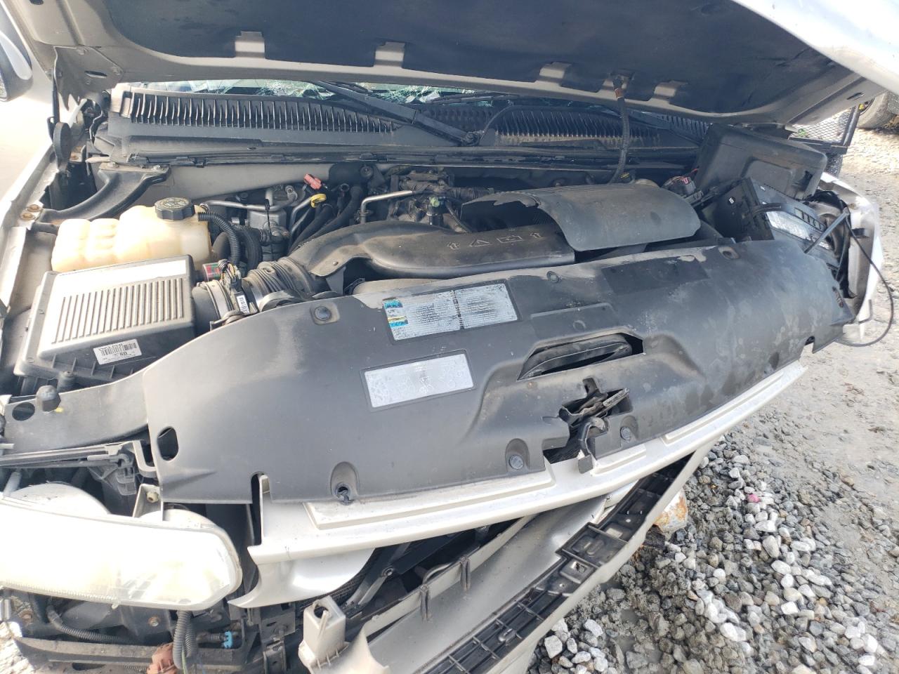 2005 Chevrolet Suburban - Image 12