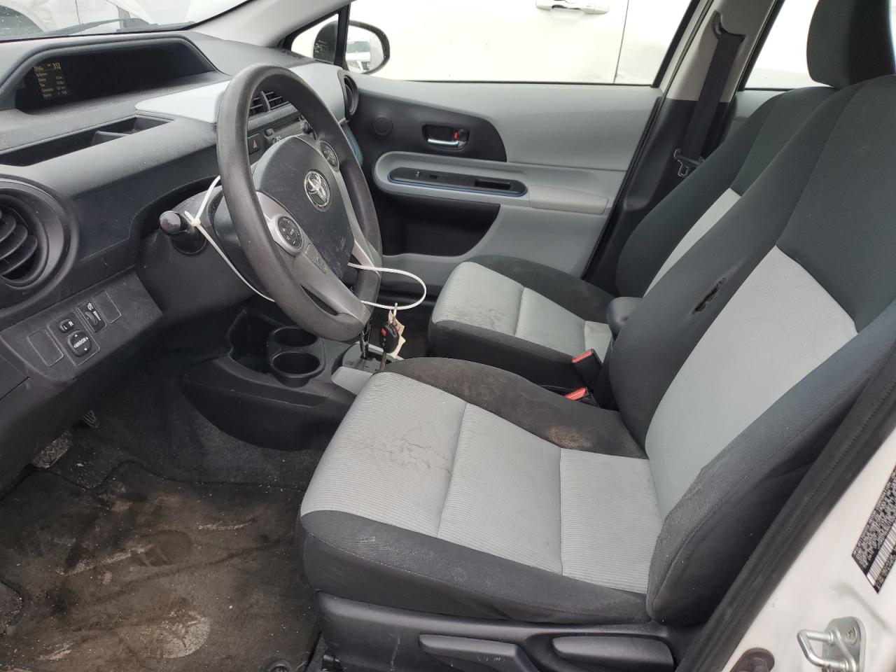 2012 Toyota Prius - Image 7