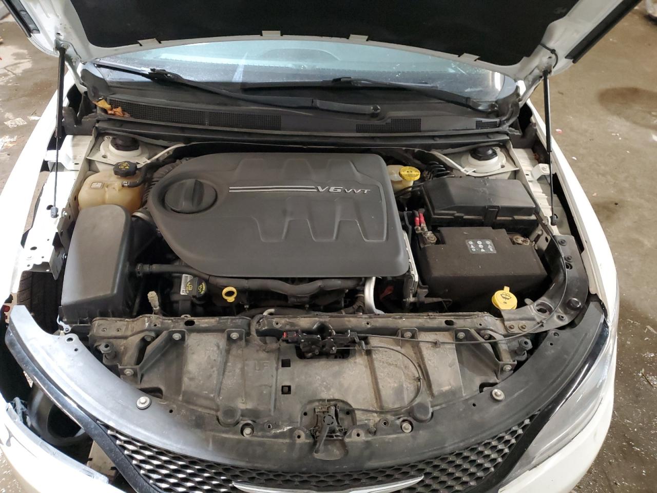 2015 Chrysler 200 - Image 11