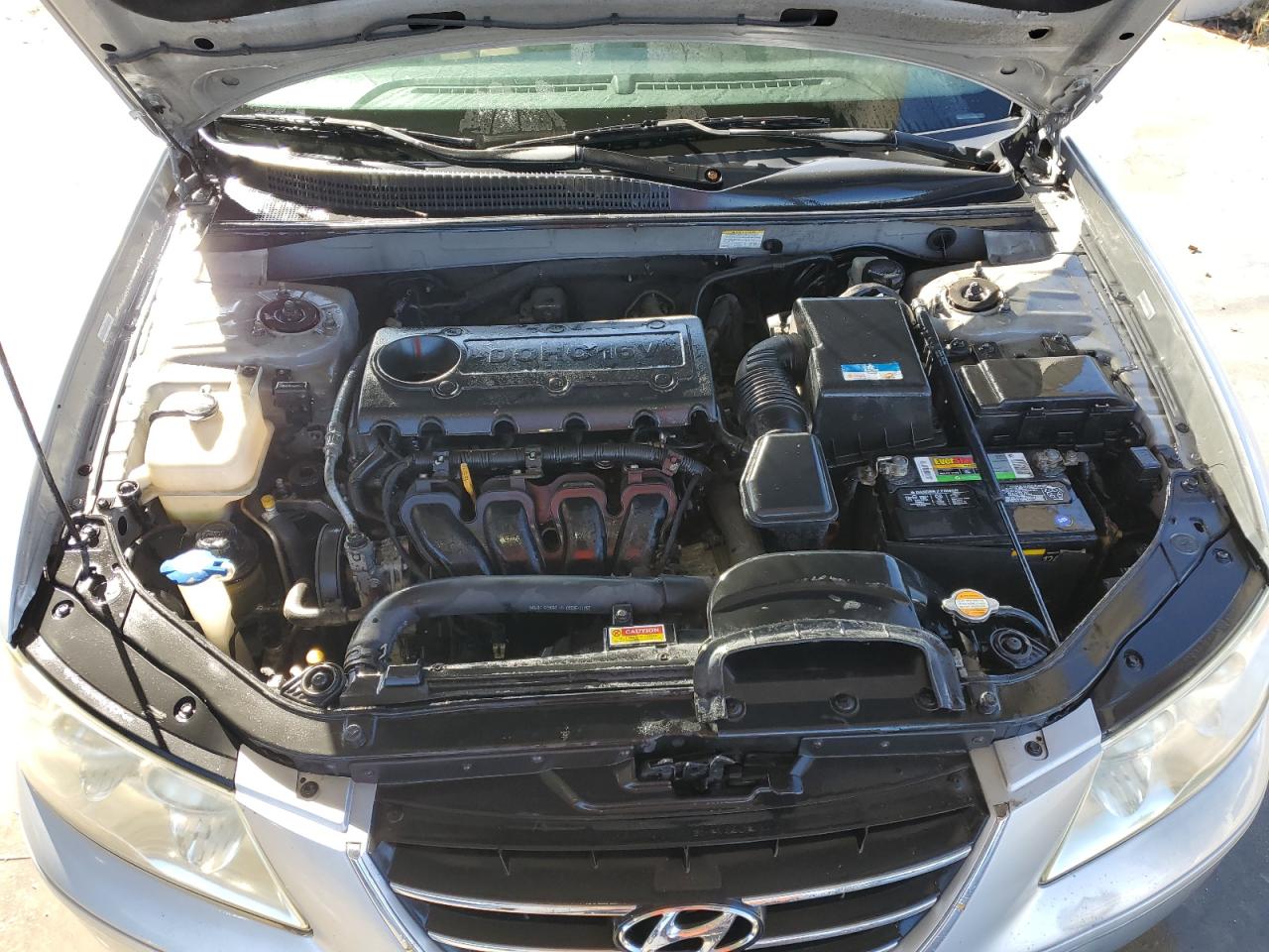 2010 Hyundai Sonata - Image 11