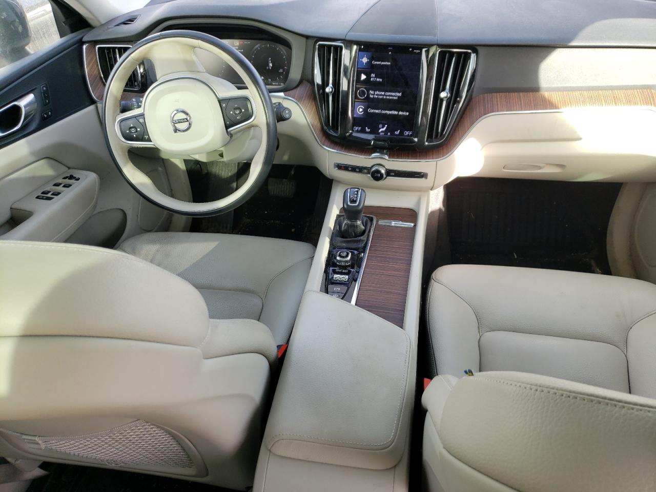2021 Volvo XC60 - Image 8
