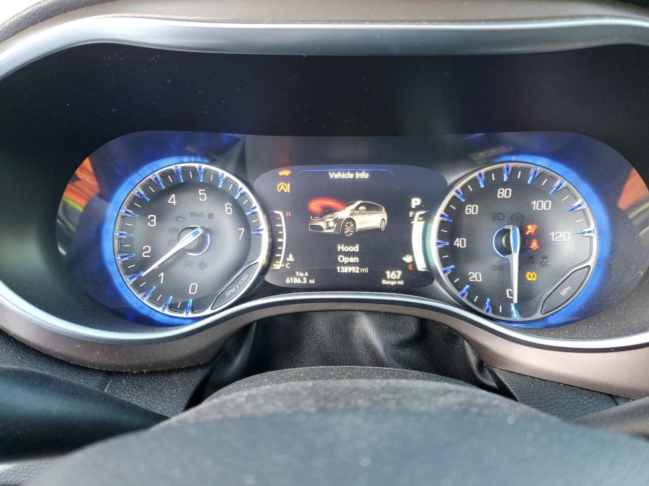 2017 Chrysler Pacifica - Image 9