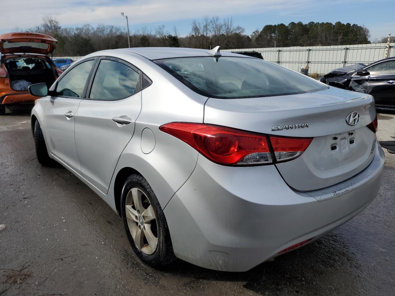 2013 Hyundai Elantra - Image 2