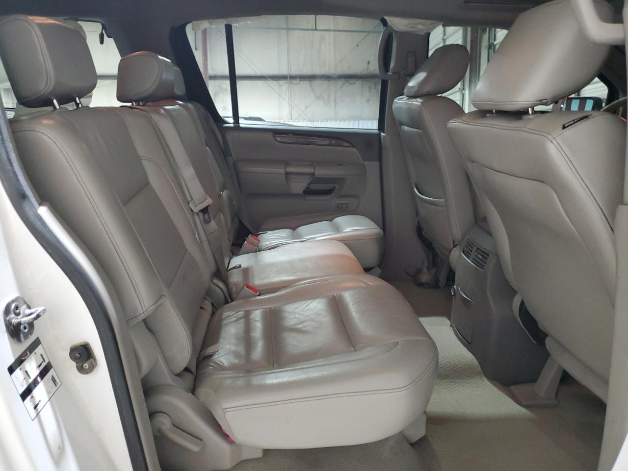 2010 Nissan Armada - Image 12