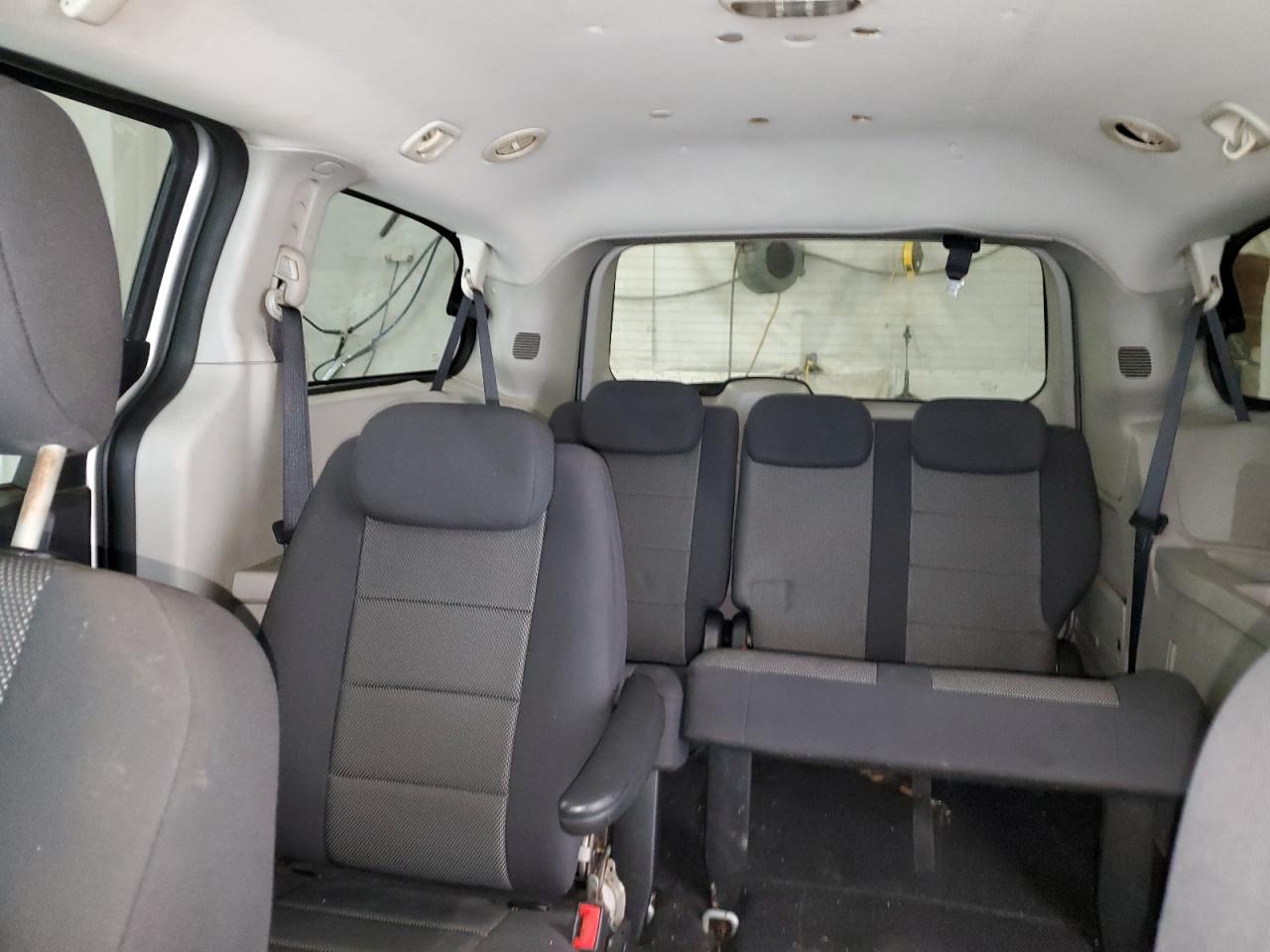 2009 Dodge Caravan - Image 10