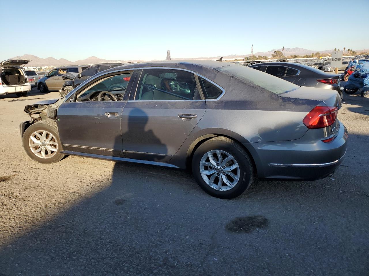 2016 Volkswagen Passat - Image 2